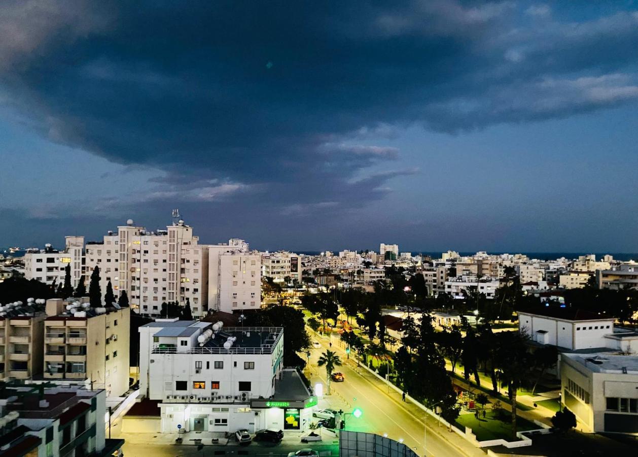 Lina 703 Apartment Larnaca Bagian luar foto