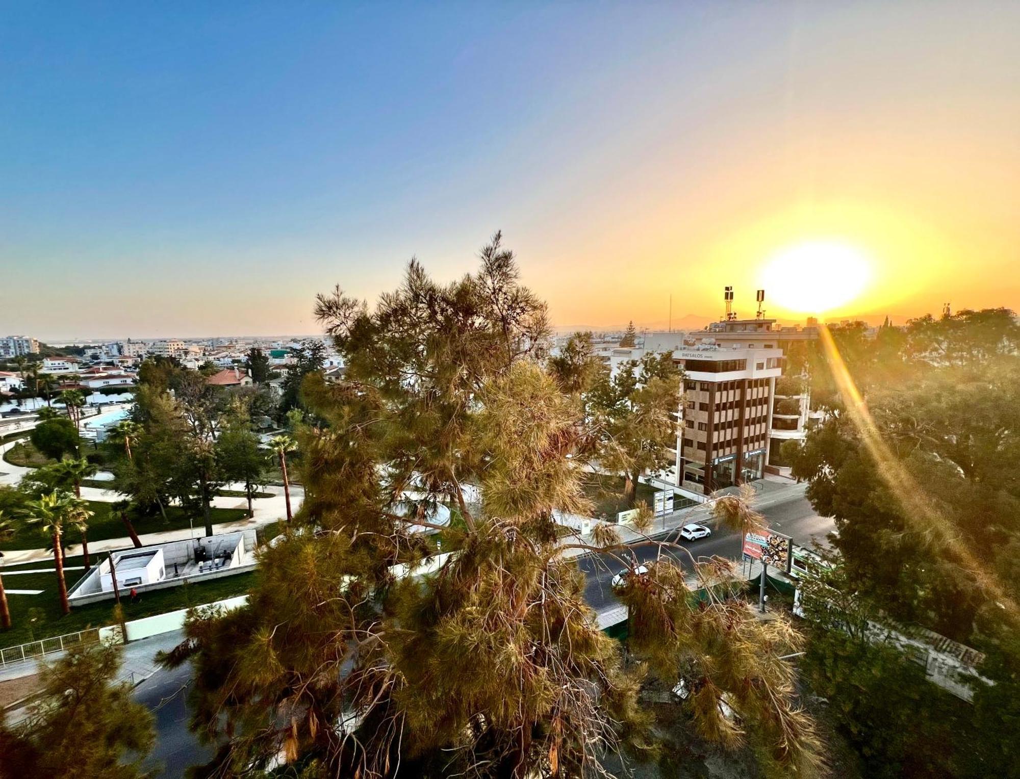 Lina 703 Apartment Larnaca Bagian luar foto